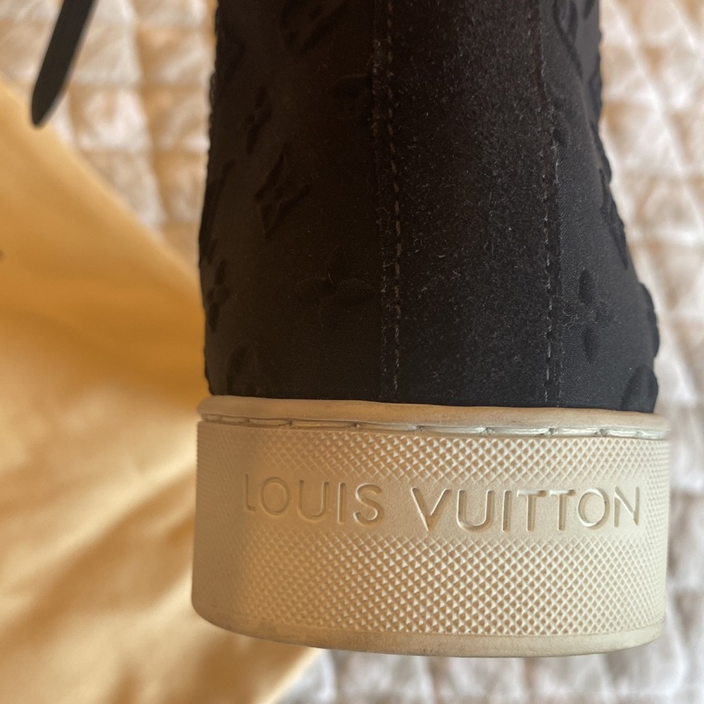 Original Louis Vuitton Suede Sneaker size:34.5, no box but with LV felt dust bag - Picture 4 of 12